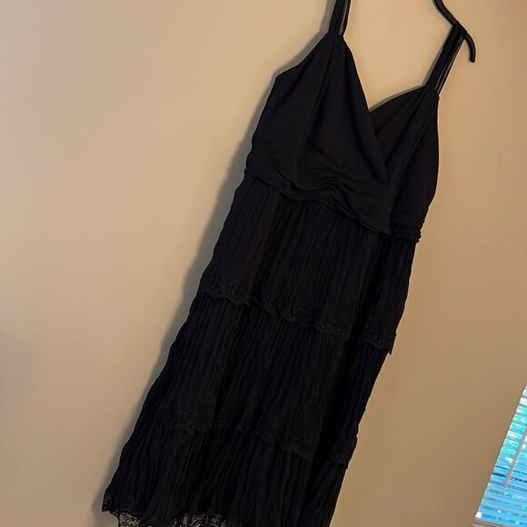 Lane Bryant Crepe and Lace Trimmed Tiered Dress - Size 18 - Picture 4 of 16